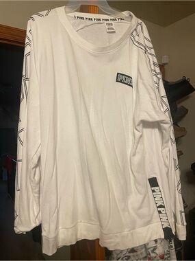 Victoria's Secret PINK White Long-Sleeve Graphic Crewneck